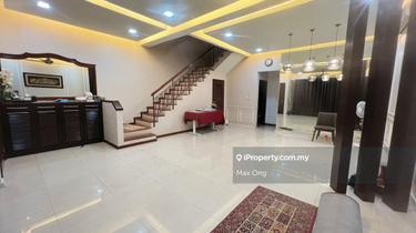 Excellent location , 2.5 Storey For Sale 1