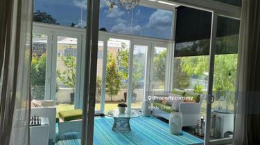 Modern & Luxurious Home In A Great Location 1