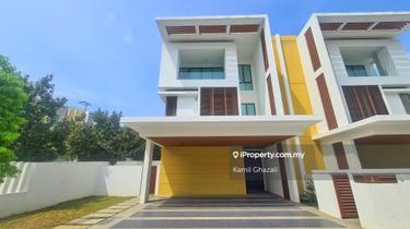 New modern design twinvilla must view! 1