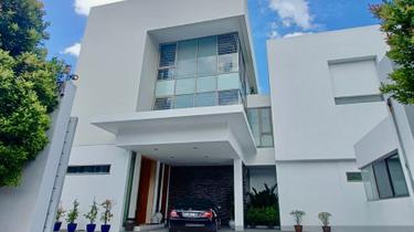 Stunning open golf course views in Taman U Thant 1