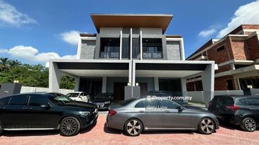 Luxury Semi D with gated guarded  1