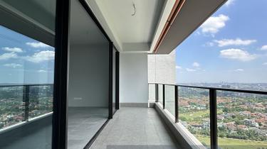 Exclusive Corner unit, Full Golf view, Mid Floor 1