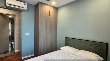 Condo specialist! Viewing anytime! 1