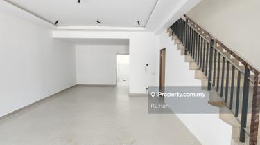 Double-storey link in Bandar Rimbayu (Starling), gated & guarded 1