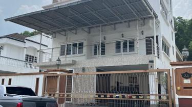 Seri Kembangan 3 Storey With Roof Top Bungalow House For Sale 1
