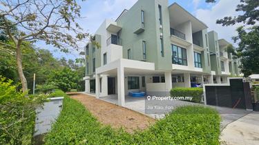 Privacy Corner Lower Unit with Land Primer Garden Townhouse Cahaya spk 1