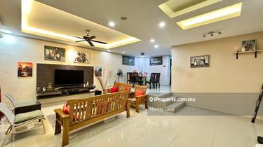 Facing empty land many carparks, fully renovated move in condition 1