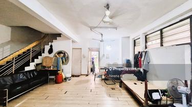 2-Storey Corner Lot Terrace In Prime Area 1