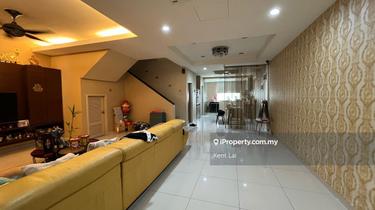 Bandar Puteri Puchong Double Storey 22x75 Renovated Gated Guarded 1