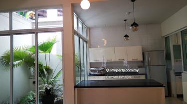 Semi detached house with side garden 1