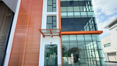 Senai semi detached factory facing mainroad for rent 1