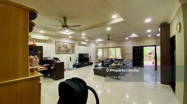 24 hrs guarded community, private pool , renovated well kept house! 1