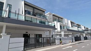 Luxury. Space. Lifestyle. 1