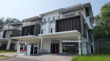 Spacious New 2.5 Storey Semi-D House must view! 1