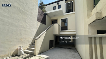 Expansive Rear Garden Danau Villa Home 1