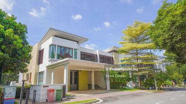 Beautiful lake view property for sale! 1
