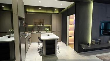 Walking Distance To Tamaind Square And MMU 1