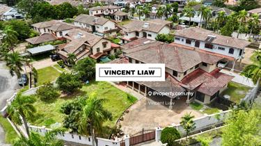 2 story Bungalow with long Driveway 1