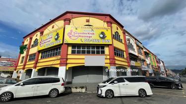 Rare corner , facing main road !  1