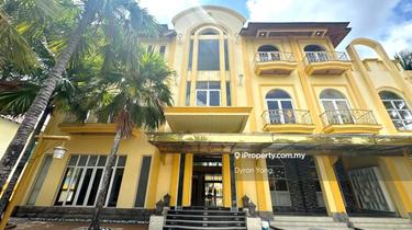 Luxury Bungalow with lake view 1