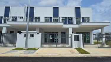 New unit, Gated guarded, New Taman, Bandar Dato Onn, Bare Unit 1