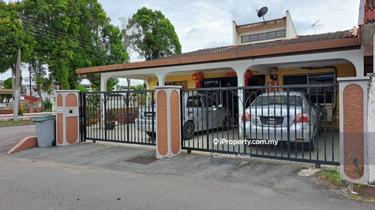 Taman Kampung majid single storey corner lot, Kluang 1