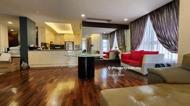 Private lift and spacious corner unit for sale 1