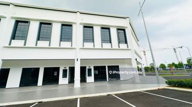 New shop build brands, old shops draw crowds 1
