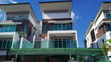 2 and Half Storey Semi D For Sale  1