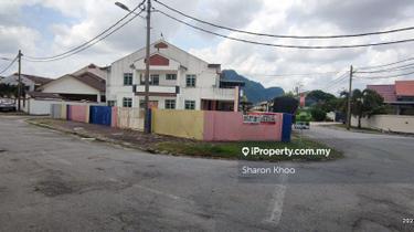 Spacious and huge corner lot suitable for cafe/kindergarden/business 1