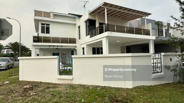 Fully Renovated & Fully Extended Corner Lot  1