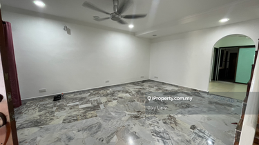 Freehold , Fully extended, Renovated 1