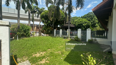 Spacious corner  3-storey semi detached 1