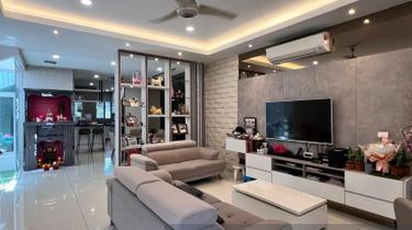 Tasteful renovated unit 1