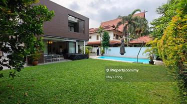 Bungalow on guarded street. With pool. 1