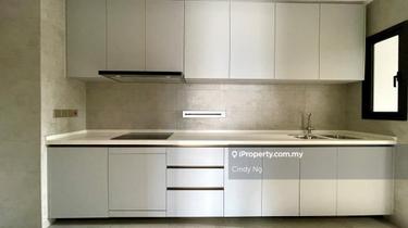Brand New, Luxurious, High end, spacious layout c/w bathtub, must view 1