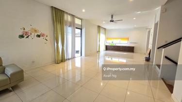 2.5 Storey Semi-D House with Gated Guarded & Freehold 1