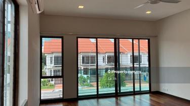 Short drive to Empire Subang, Sunway University, Monash University 1