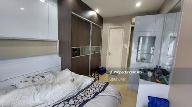 End-Lot, Spacious, Good Condition, 2 Parkings, Swimming Pool View 1