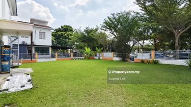 Corner lot with extra big land 1