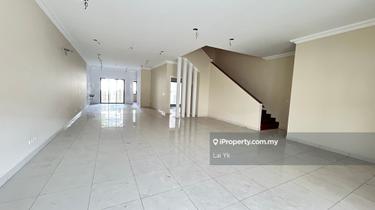 Short drive to Empire Subang, Sunway University, Monash University 1