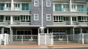 Below market price freehold 2.5 storey house in Bukit Jalil 1