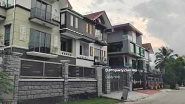 Three Storey Super Link Cluster House @ Austin Heights @ Mount Austin 1