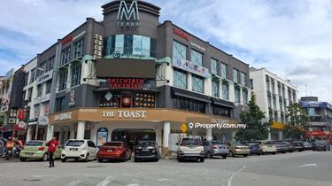 Corner lot, high traffic area, busy road, for rent  1