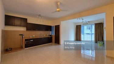 Well kept unit with 3 car parking lots 1