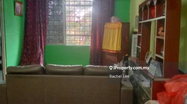 Lower floor Bukit Anggerik flat for sale 1