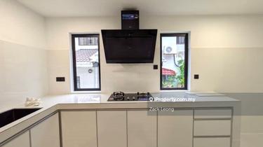 Newly modern design and move in conditions 22x75 freehold 1