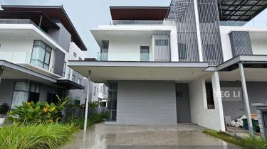 New! Facing Open! 3-Storey Semi-D! Broadleaf Residence Kota Kemuning 1