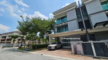 Freehold Semi-D with Nice Furnishing & Clubhouse 1