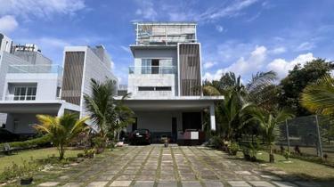 4 storey bungalow corner with lift for Sale 1